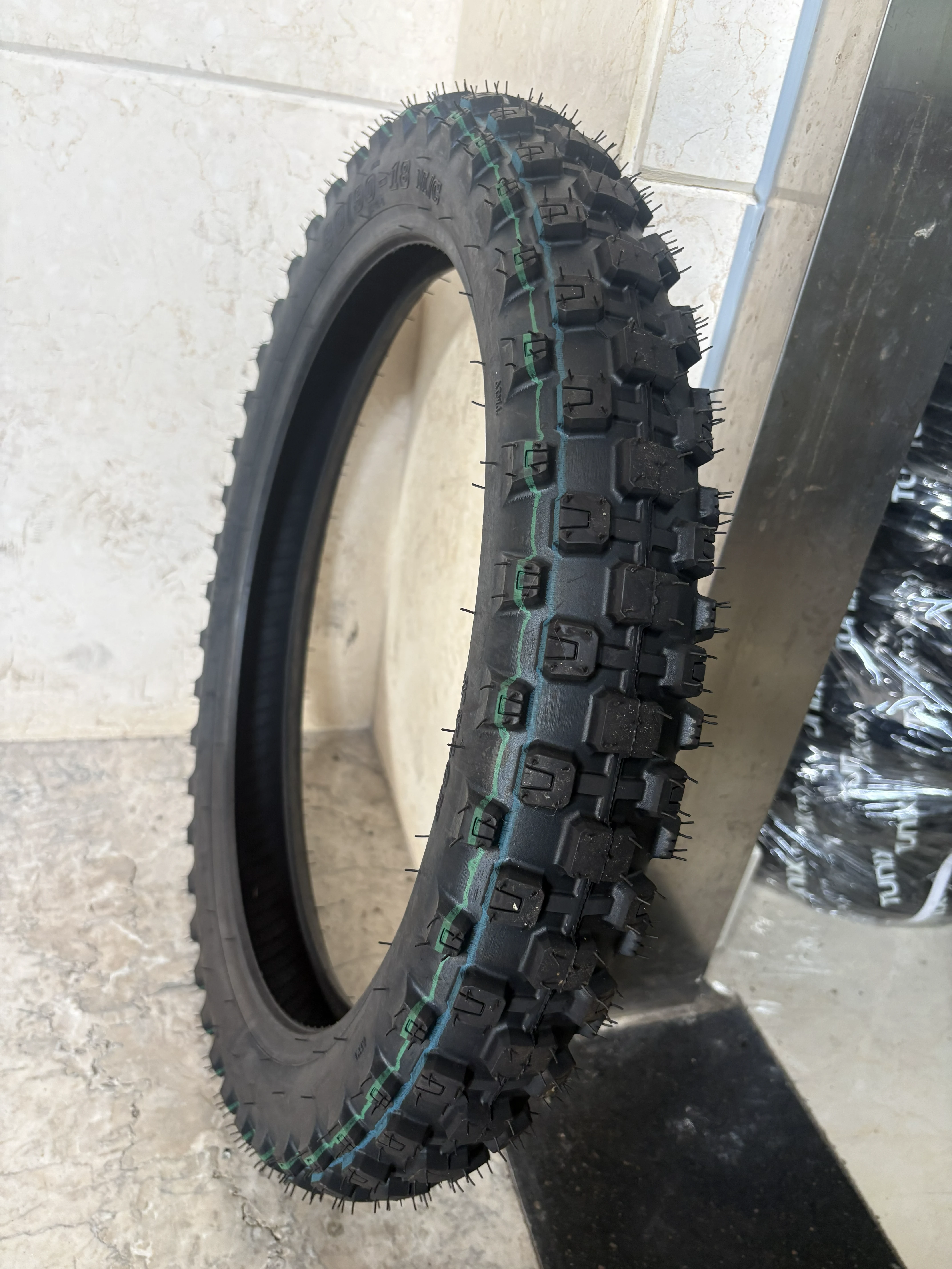 accesorios para neumáticos de moto — Comparativa práctica de accesorios — criterios de compra para profesionales