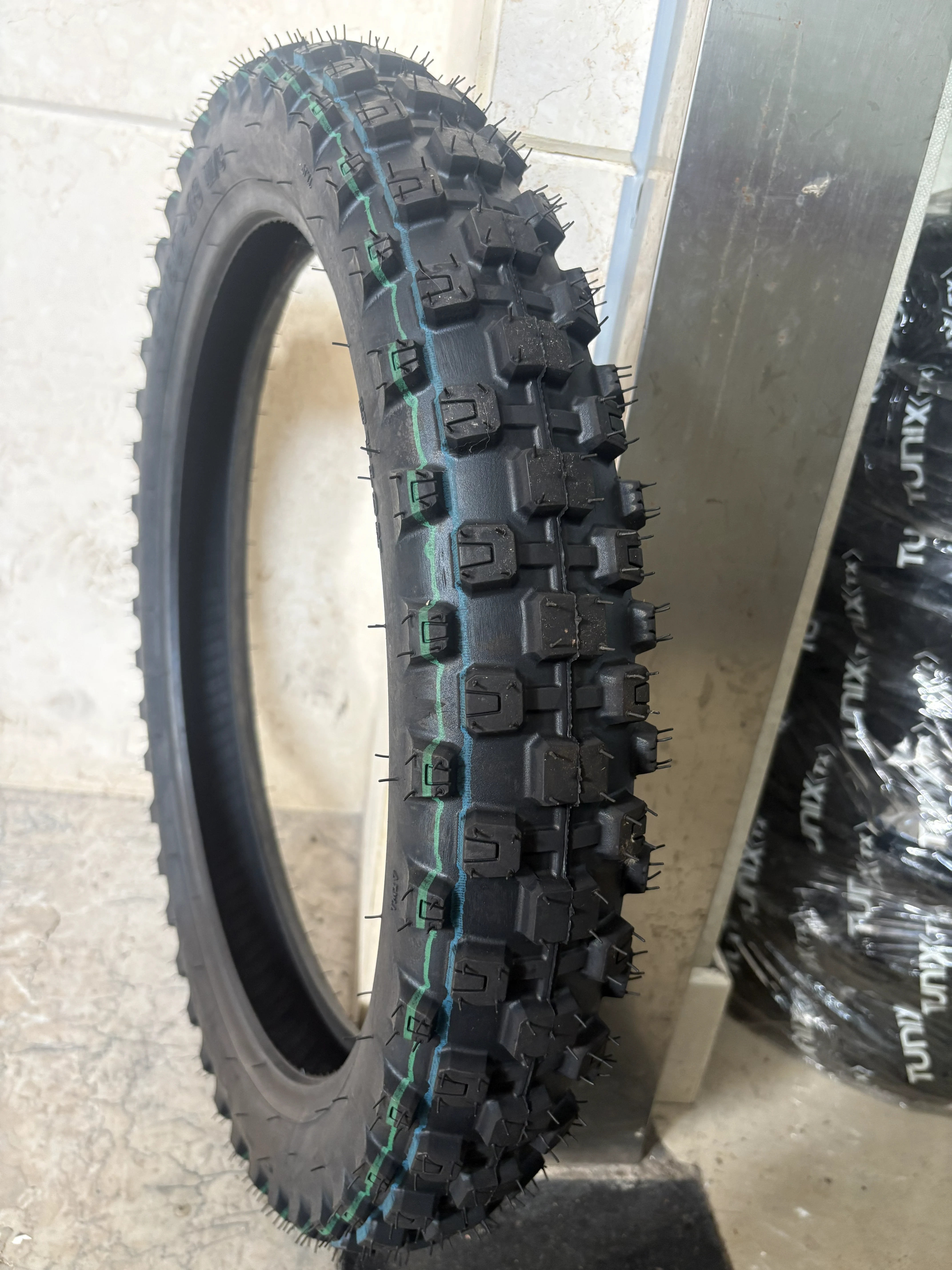 Accesorios imprescindibles para neumáticos de moto y su mantenimiento — Fabricante en China y Venta al por Mayor