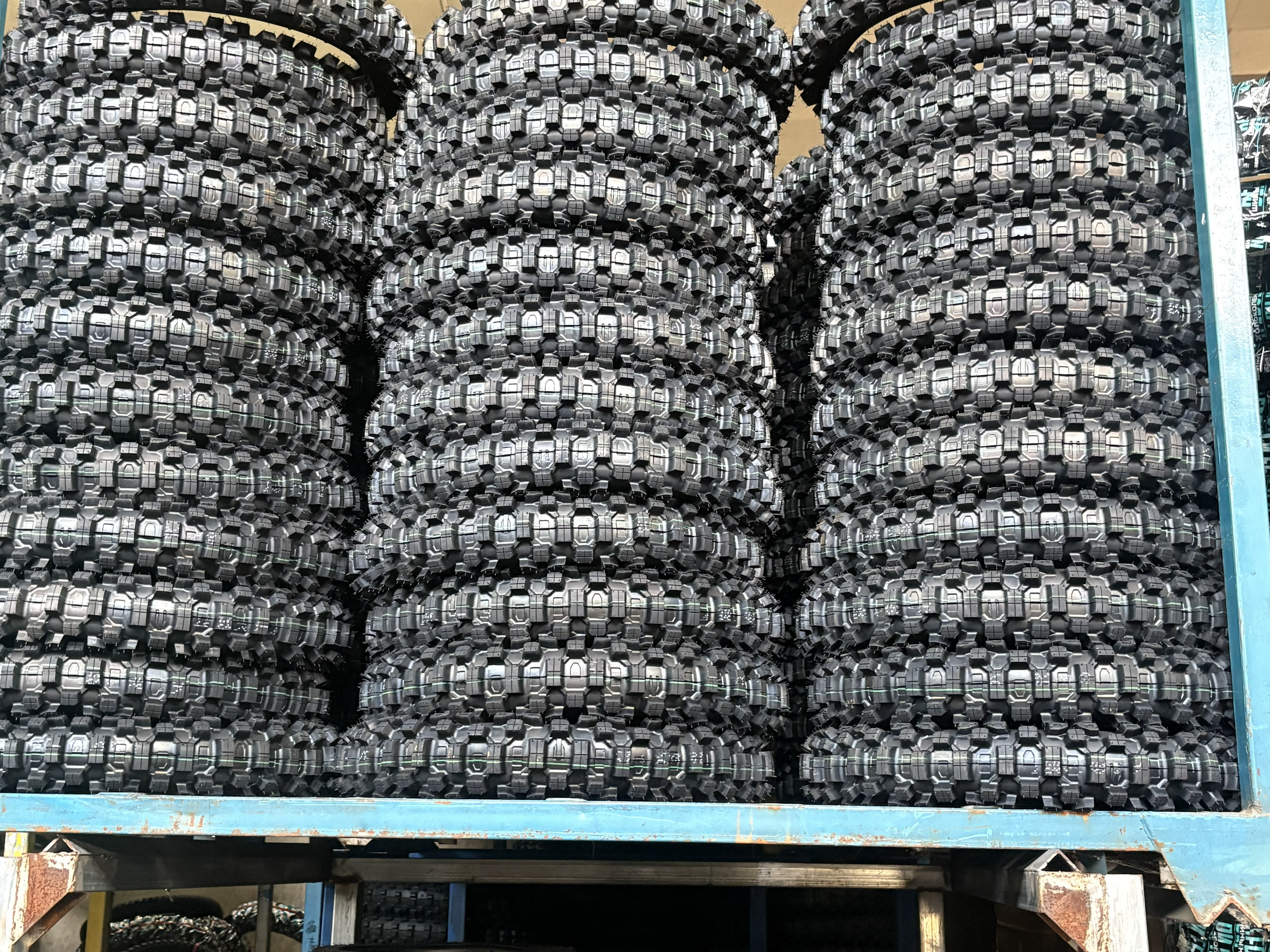 pneu dianteiro 100 90 r18 — O que significa 100/90 R18 e por que importa