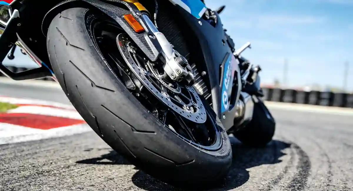 The Ultimate Guide to Motorcycle Tyres: Performance, Safety, and Longevity